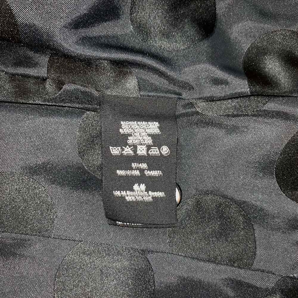 Black H & M blazer with bow pockets - Picture 6 of 6